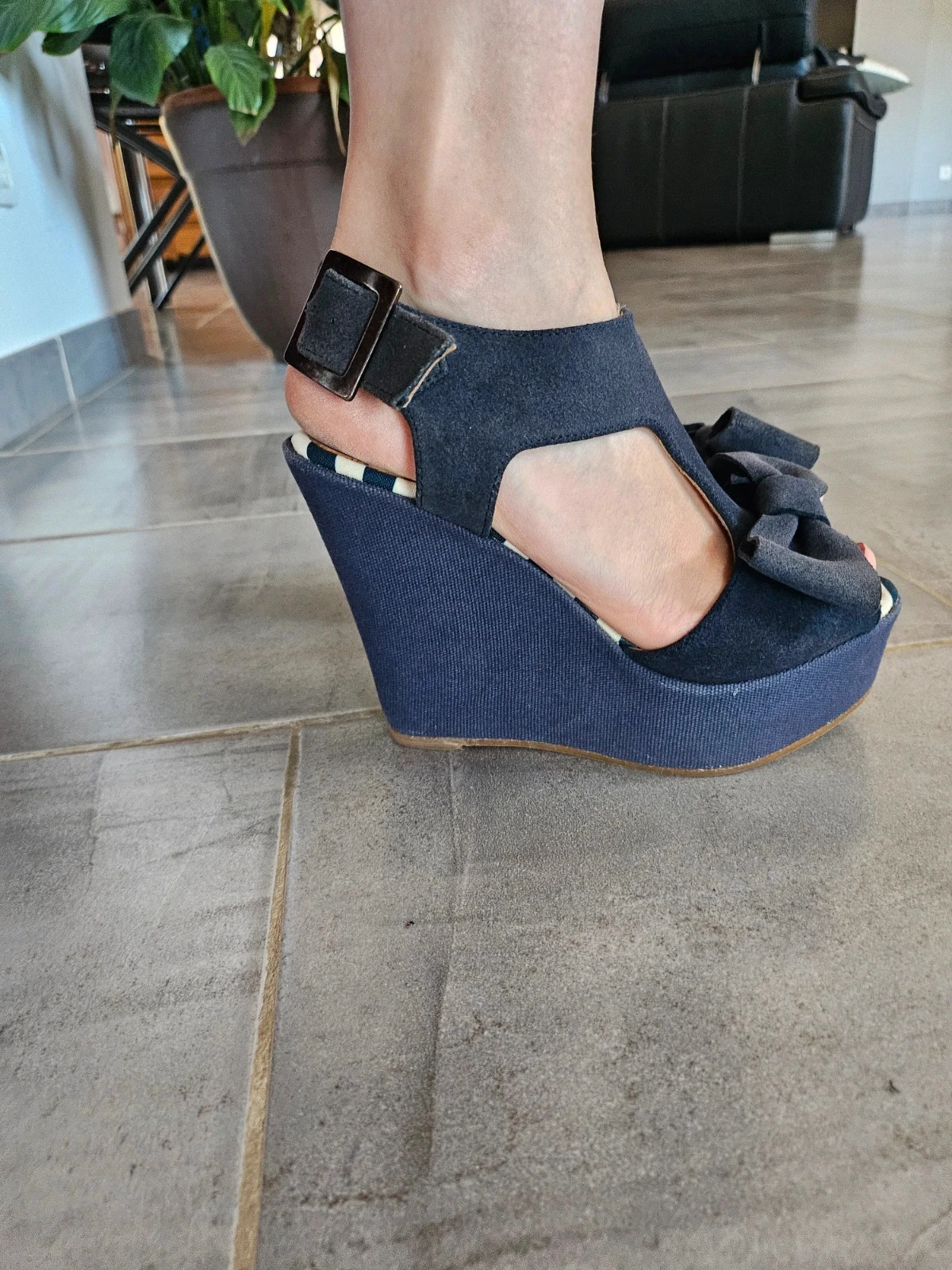Zapato de tacón azul marino claudie pierlot con corazón pin up vintage rockabilly – photo 6